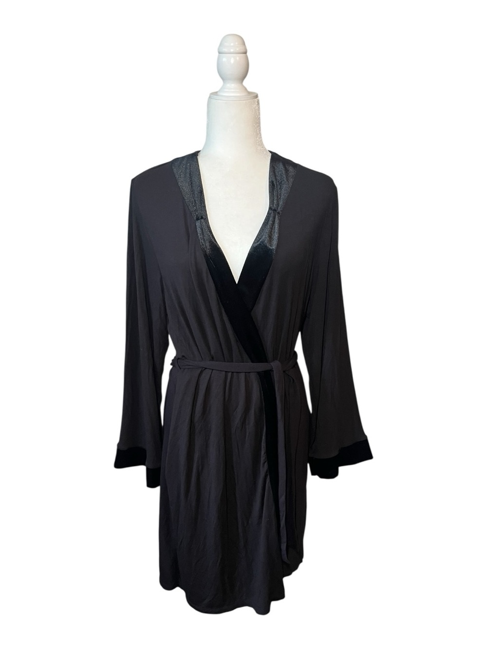 Simply Vera by Vera Wang Black Robe – Women’s Medium – Soft Rayon, Velvet Trim